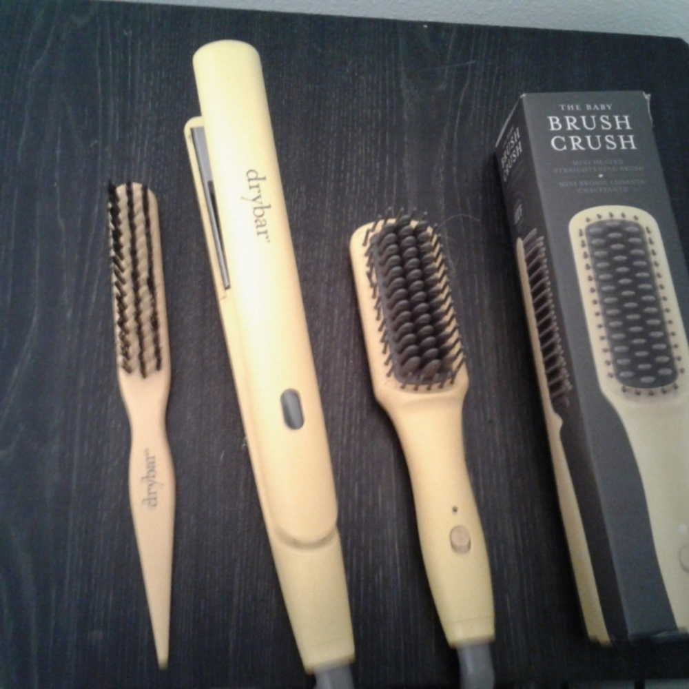 Lot of 3 Dry Bar hair accesories.